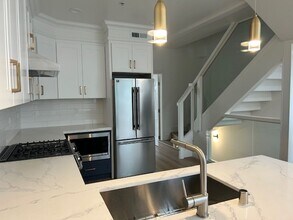 Building Photo - Laurel Lofts