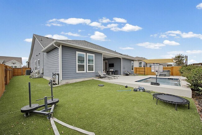 Building Photo - 8308 Orizzonte St