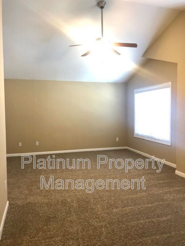 Building Photo - 6583 Silk Tree Pointe