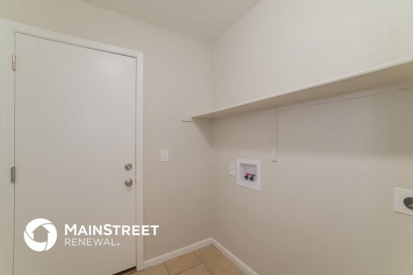 Building Photo - 9017 W Cambridge Ave