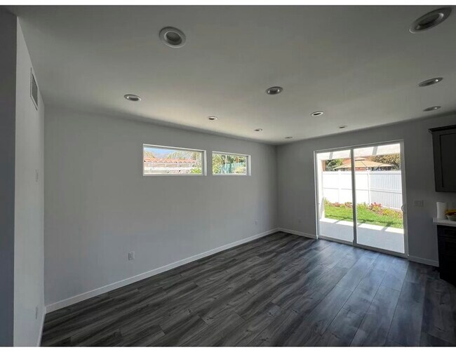 Building Photo - 14739 Drell St