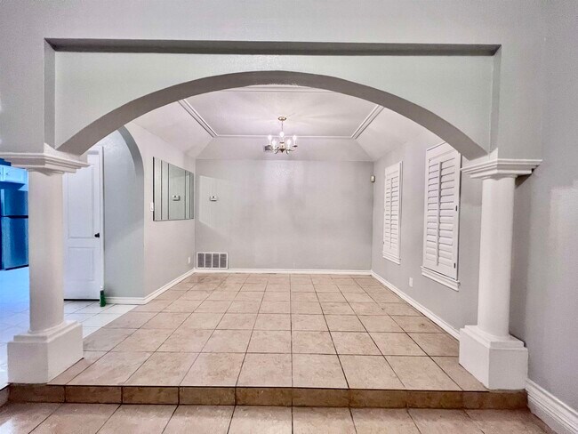 Building Photo - 1101 Shiloh Dr