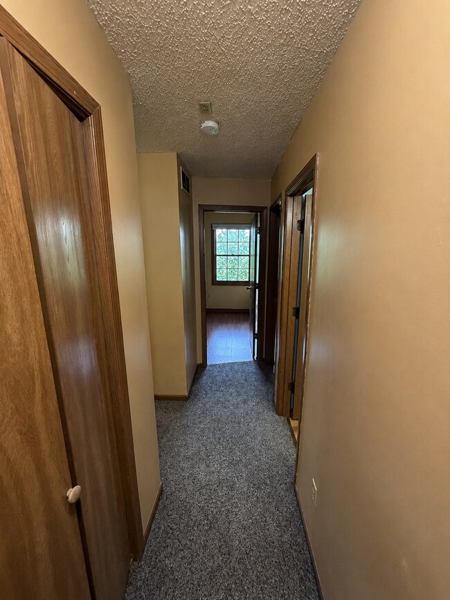 Building Photo - 4 Bedroom Westside Townhome | Great Location | Low-Maintenance Living