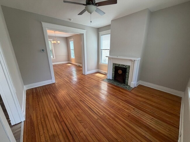 Building Photo - Charming 4bdrm/1.5bth Home Located in Richmond's North Highland Park w/Balcony!!