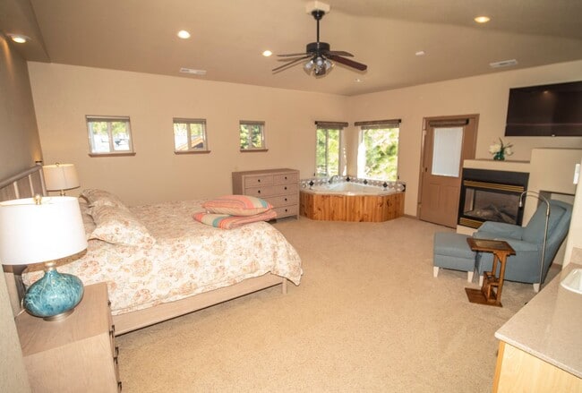 Building Photo - Beautiful home for rent in Galena Forest