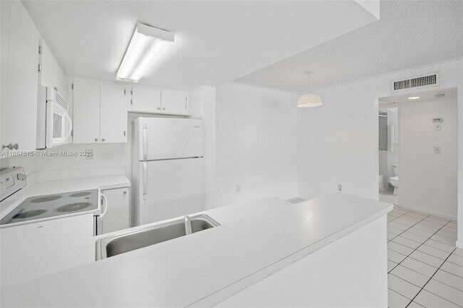 Building Photo - 8615 NW 5th Terrace