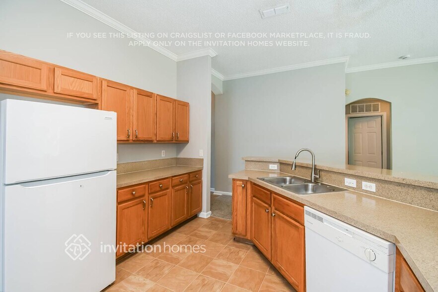 Building Photo - 9294 Thunderbolt Dr