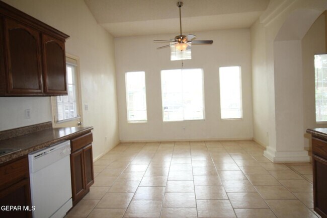 Building Photo - 456 Passmore Rd