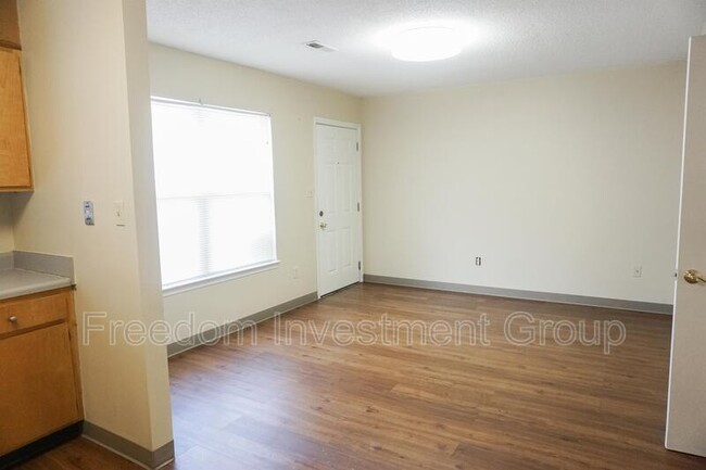 Building Photo - 735 Sanquine Way