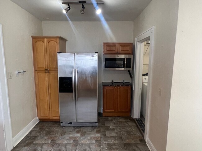 Building Photo - Tampa Heights Bungalow walk to Armature Works