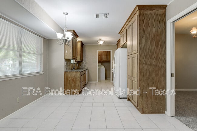 Building Photo - 3214 Leyte St