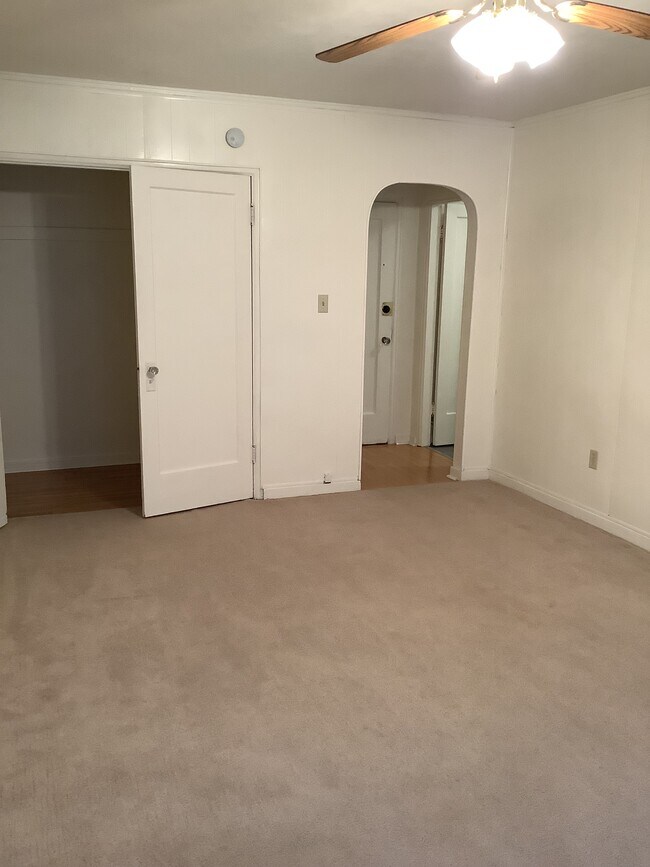 Building Photo - 248 E Birch St