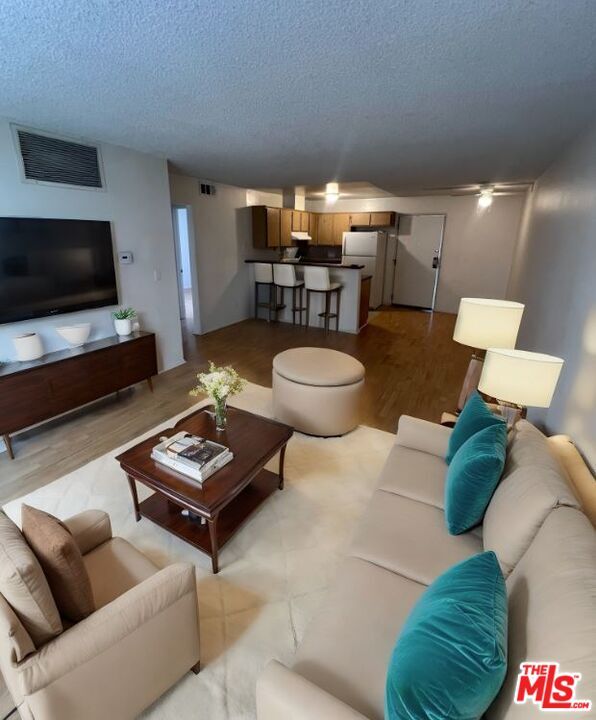 Building Photo - 950 Edgecliffe Dr