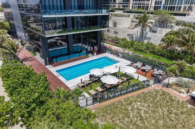 Building Photo - 17141 Collins Ave