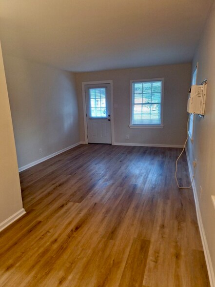 Building Photo - 2734 Lakehurst Ave