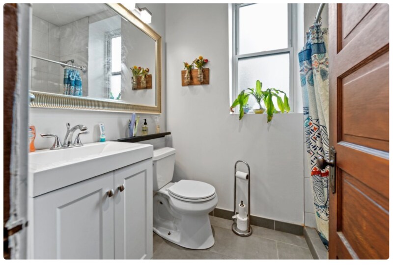 Building Photo - 1857 S California Ave