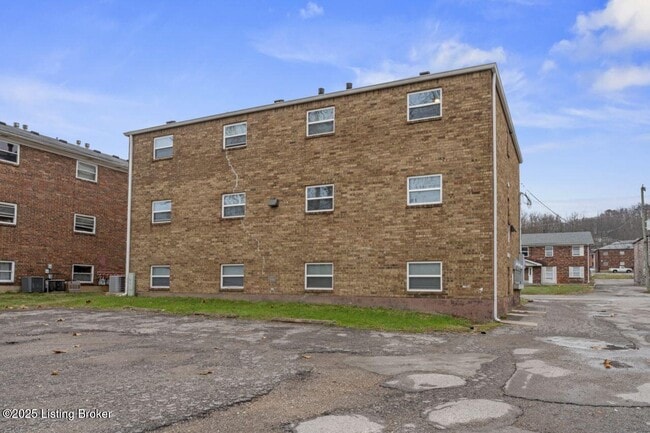 Building Photo - 3217 Fordhaven Rd