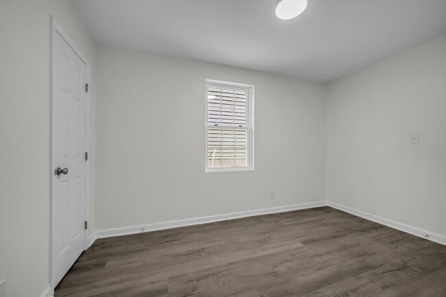 Building Photo - 730 29th Ave N