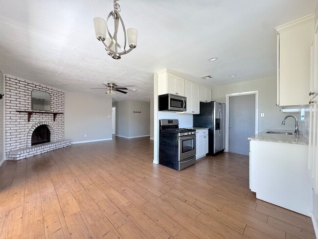 Building Photo - West El Paso 3 bed refrig A/C Home
