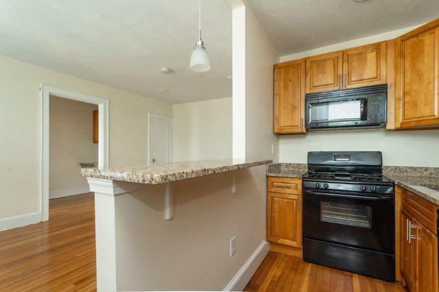 Building Photo - 140 Highland Ave
