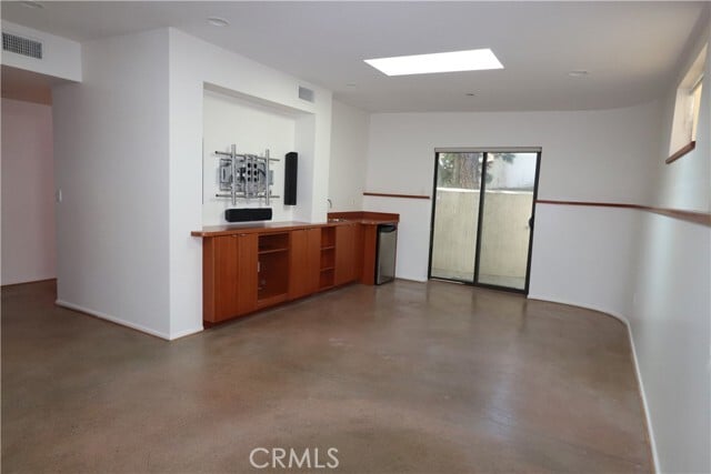 Building Photo - 703 Luton Dr