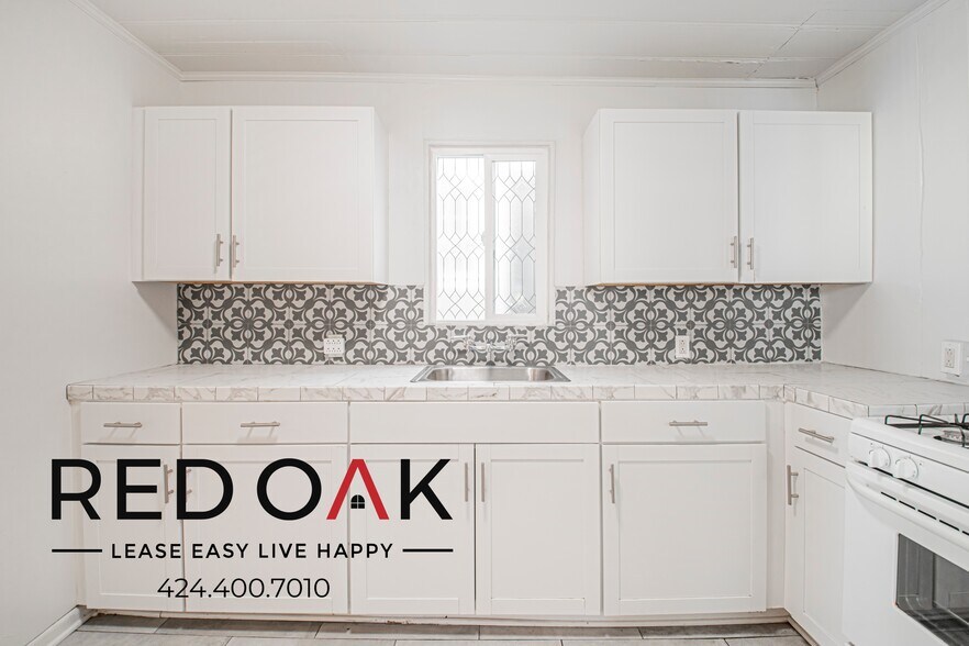 Building Photo - 417 S Coronado St