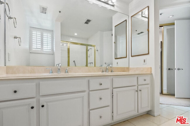 Building Photo - 2131 Century Park Ln