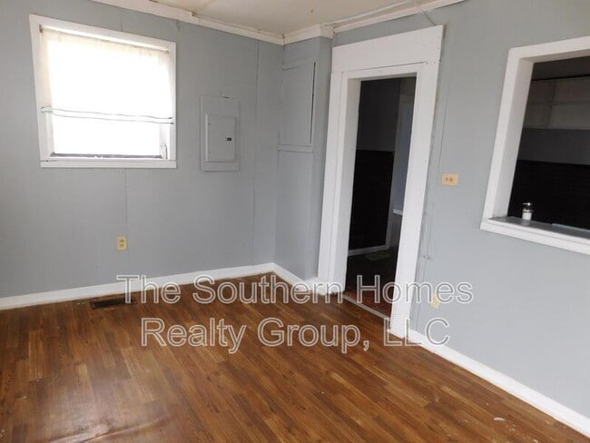 Building Photo - 1402 Broad St
