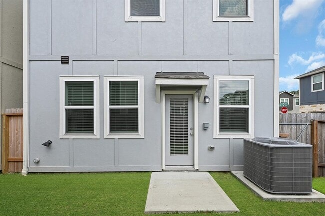 Building Photo - 1528 Lakeline Oak Dr