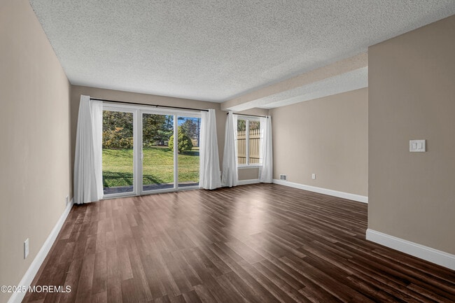 Building Photo - 67 Greenwood Dr