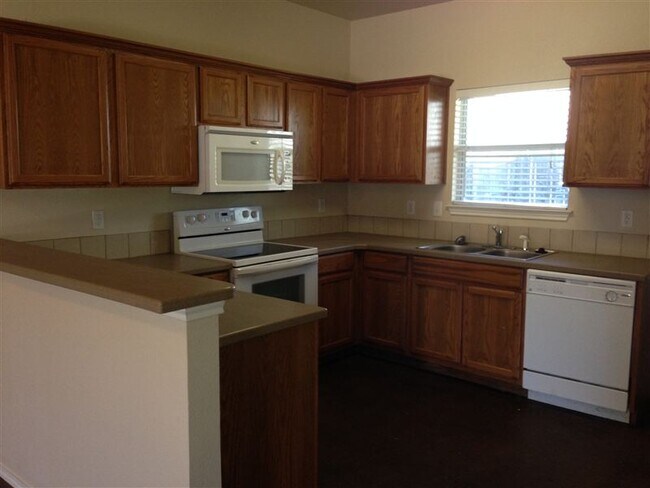 Building Photo - 4 br, 2.5 bath Duplex - Norman Street Dupl...