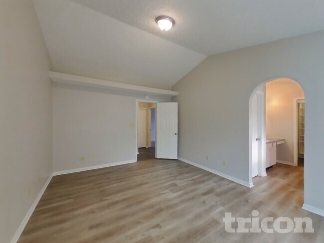 Building Photo - 6621 Pamona Cir