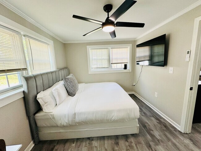 Building Photo - 231 Rogers Ave