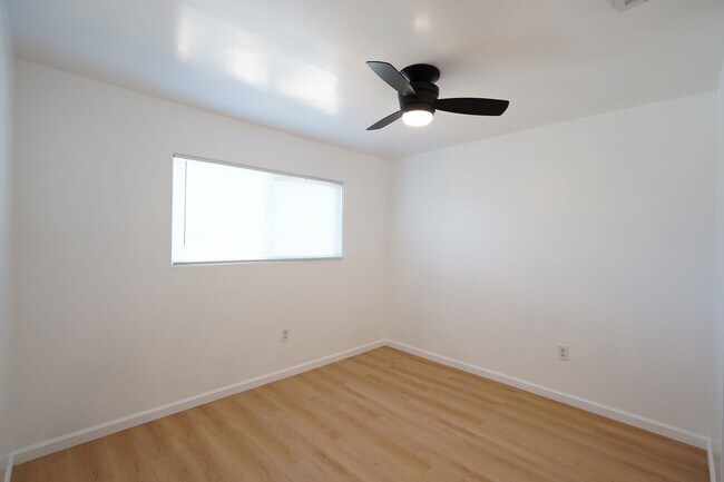 Building Photo - Spacious 3-Bedroom Home with 2-Car Garage in Riverside!