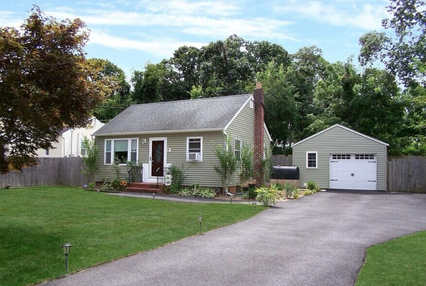 Primary Photo - 34 Ormond Ave