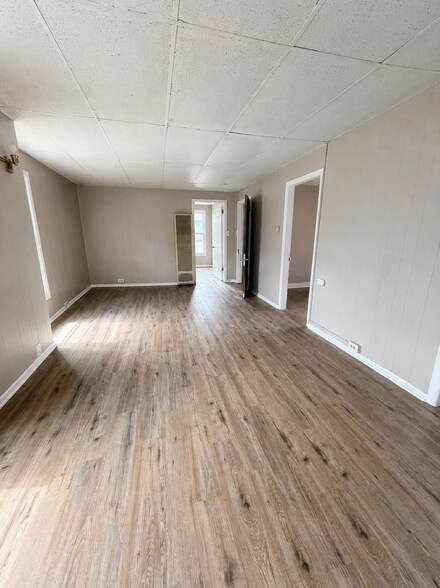 Building Photo - 430 4th Ave