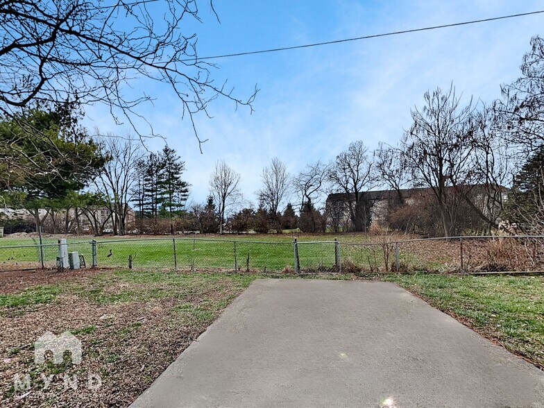 Building Photo - 3799 Farm Brook Ln