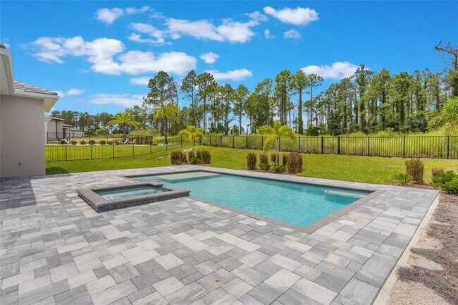 Building Photo - 16110 Pendio Dr