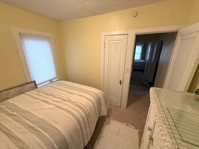 Building Photo - 511 10th Ave SE