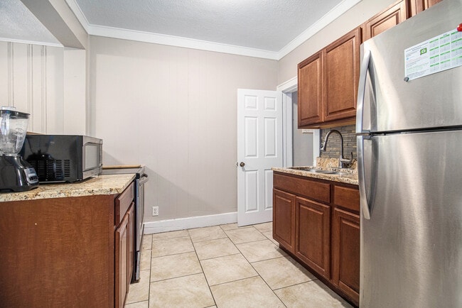 Building Photo - 805 Miner St