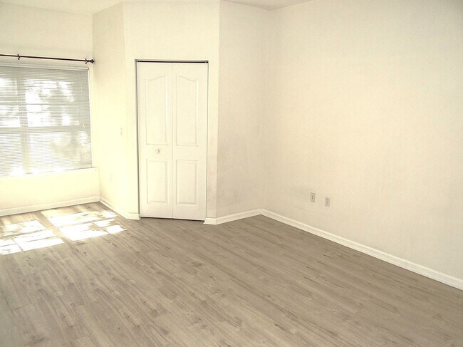Building Photo - 2 bed 2 bath condo - South Tampa
