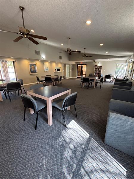 Building Photo - 2660 Carambola Cir N