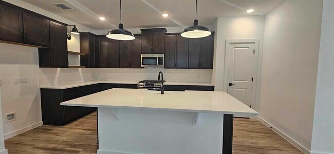 Building Photo - 8423 Bay Rdg Cir