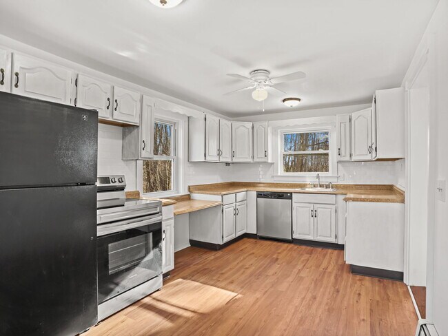 Building Photo - 500 Sport Hill Rd