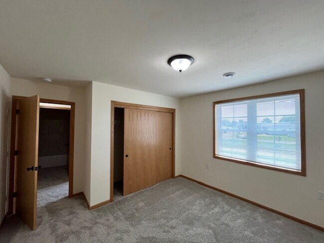 Building Photo - 312 Woodcrest Ln