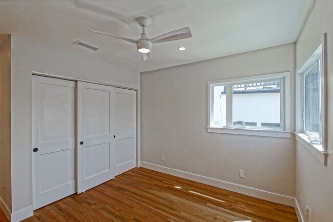 Building Photo - Completely Remodeled, Bright & Airy 3BR2BA...