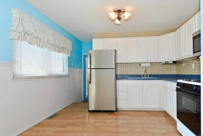 Building Photo - 980 Manresa Ln