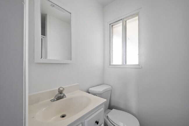Building Photo - 11044 S Temple Dr