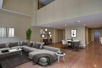 Building Photo - 914 Main St