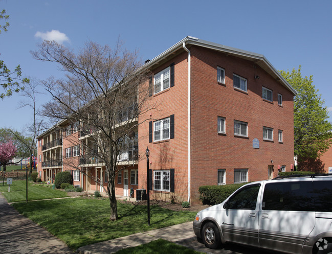 Primary Photo - Hickory Court Apartments